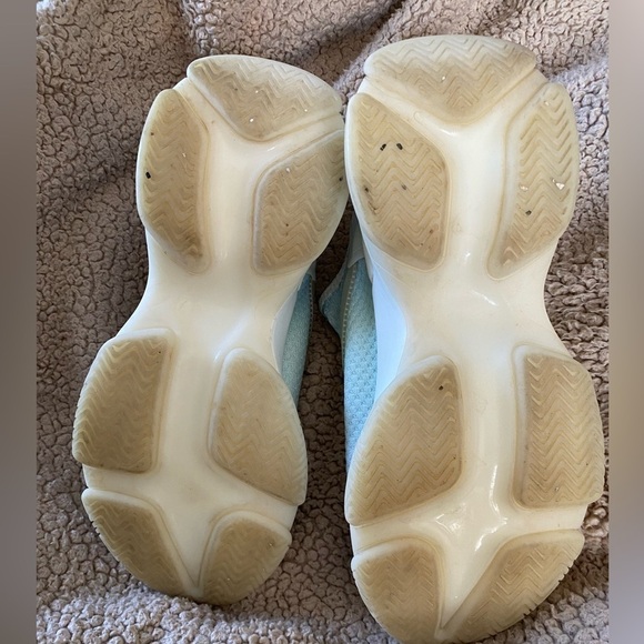 Steve Madden Myle NY 90 Iridescent Blue Multicolor Sneakers, Size 8 Medium - Picture 5 of 11